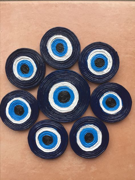 Newspaper Quilling, Paper Quilling Evil Eye, Evil Eye Decor Wall Hangings, Paper Quilling Peacock Feathers, Resin Evil Eye Wall Art, Newspaper Crafts Diy, Evil Eye Art, Newspaper Art, Afrique Art