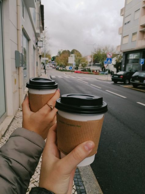 Coffee break with friends☕ Fall Warm Coffee Friends Aesthetic, Coffee With Friends Aesthetic, Coffee Time With Friends, Sophie Aesthetic, Coffee Meeting, Burnt Coffee, Friend Pics, Afternoon Coffee, Miracle Morning