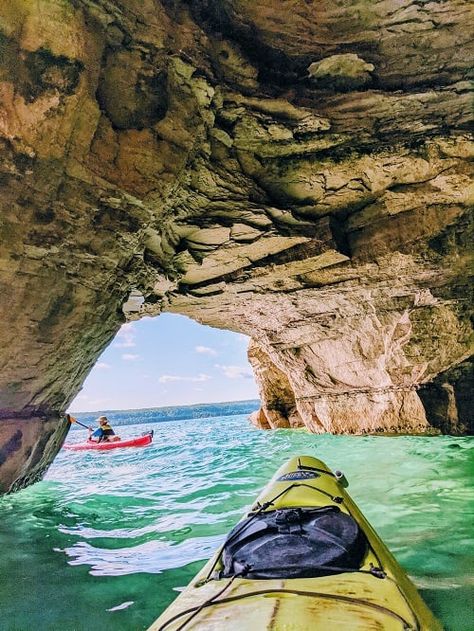 Hike Pictures, Kayak Pictures, Pictured Rocks Michigan, Hiking Usa, Pictured Rocks, Michigan Road Trip, Pictured Rocks National Lakeshore, Michigan Summer, Hiking Pictures