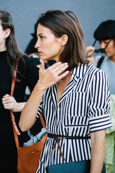 stripes at Fashion Week in New York Masculine Shirts, Summer Stripes, Street Style Chic, Style Crush, Street Chic, Mode Inspiration, Her Style, Striped Shirt, Look Fashion