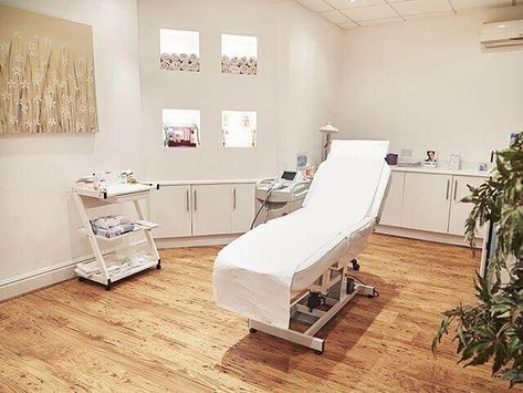 Hair Removal Salon Design, Laser Salon Design, Laser Room Clinic Design, Laser Hair Removal Room Design, Laser Hair Removal Room, Skincare Room, Facials Quotes, Spa Room Decor, Beauty Salon Interior