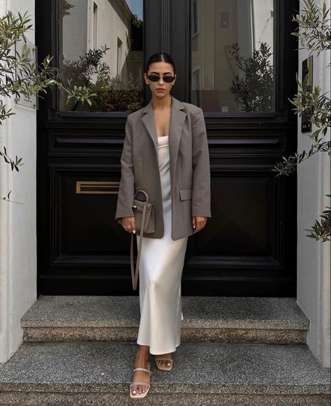 Grey Blazer Outfit, Corporate Attire, Blazer Outfit, Smart Casual Outfit, Office Attire, Casual Work Outfits, Looks Chic, Blazer Outfits, Work Outfits Women