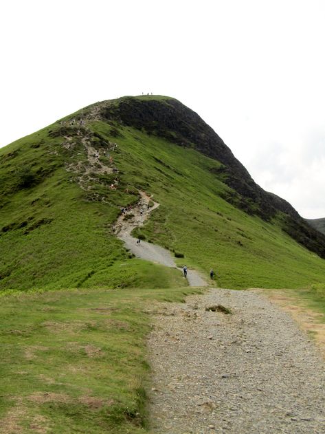 Hiking Catbells In The Lake District - Away With Maja Catbells Lake District, Lake District Hiking, Lake District Aesthetic, Hiking England, Hiking Uk, Lakes District, Landscape Embroidery, Castles To Visit, Hiking Places