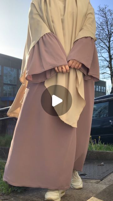 𝙎𝙤𝙥𝙝𝙞𝙚 ୨♡୧ on Instagram: "Have a look at the sleeves!😍🪞🎀✨

Also this outfit reignited my love for 1 layer Khimars 🥲🎀

This is the Sakina Khimar in Cream Beige & The Juwayria Abaya in Mauve Purple from @musleematcom 🎀✨
.
.
.
#hijab #modesty #ootd #hijabootd #modestclothing #abaya #khimar #outfitinspiration" Khimar Color Combo, Floor-length Khimar For Eid, Pink Khimar, 3 Layer Khimar, Stretch Long Sleeve Khimar, Abaya Outfit, Hijab Ootd, Mauve Purple, Cream Beige