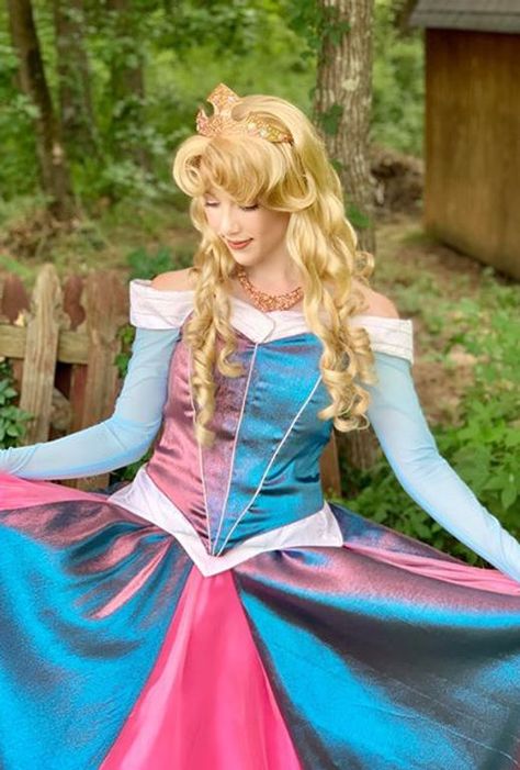 Sleeping Beauty Gown, Sleeping Beauty Cosplay, Sleeping Beauty Dress, Disney Princess Dress Up, Sleeping Beauty Costume, Disney Princess Cosplay, Aurora Dress, Costume Tutorial, Disney Face Characters