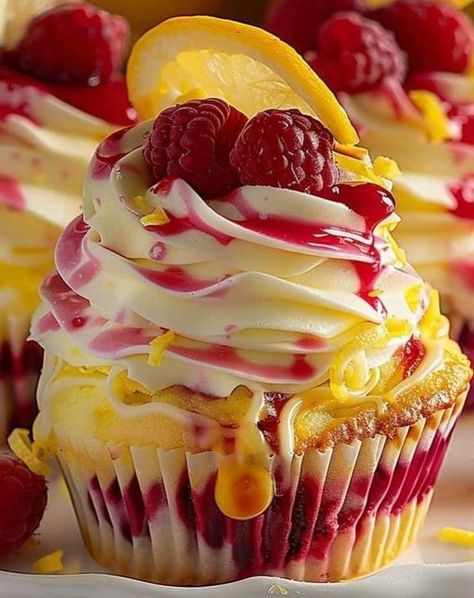 Raspberry Cheesecake Cupcakes, Lemon Raspberry Cheesecake, Gordon Ramsay Recipe, Chef Gordon, Chef Gordon Ramsay, Pretty Cupcakes, Cheesecake Cupcakes, Lemon Cupcakes, Cupcake Flavors