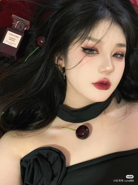 Easy Korean Makeup, Korean Natural Makeup, Korean Makeup Tips, Asian Makeup Looks, Korean Eye Makeup, Black Theme, Ulzzang Makeup, Beauty Hair Makeup, Doll Makeup