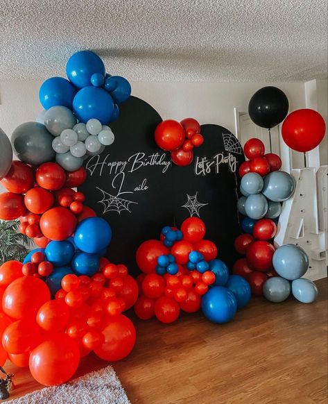 Spider Man Birthday Backdrop, Spiderman Party Backdrop, Spiderman 16th Birthday Party, Spiderman Backdrop Ideas, 6 Year Birthday Party Ideas Boy Theme, Spiderman Balloon Decorations, Spiderman Balloon Garland, Spiderman Birthday Backdrop, Spiderman Backdrop