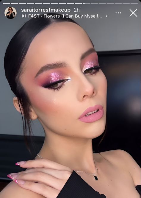 Make Up For Fushia Dress, Fiusha Dress Makeup, Pink Makeup For Prom, Makeup For Hot Pink Dress, Hot Pink Dress Makeup Ideas, Makeup For Fuchsia Dress, Make Up Fucsia, Pink Dress Makeup Ideas, Pink Purple Eye Makeup