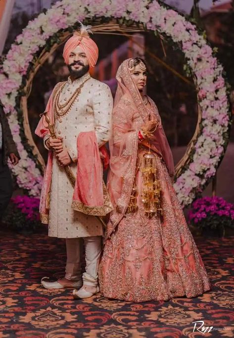 A Lovely Pastel Theme Wedding With The Couple In Matching Outfits Pastel Theme Wedding, Sikh Couple, Punjabi Wedding Couple, Sikh Bride, Wedding Dresses Men Indian, Couple Wedding Dress, Punjabi Couple, Pastel Theme, Indian Bride Outfits