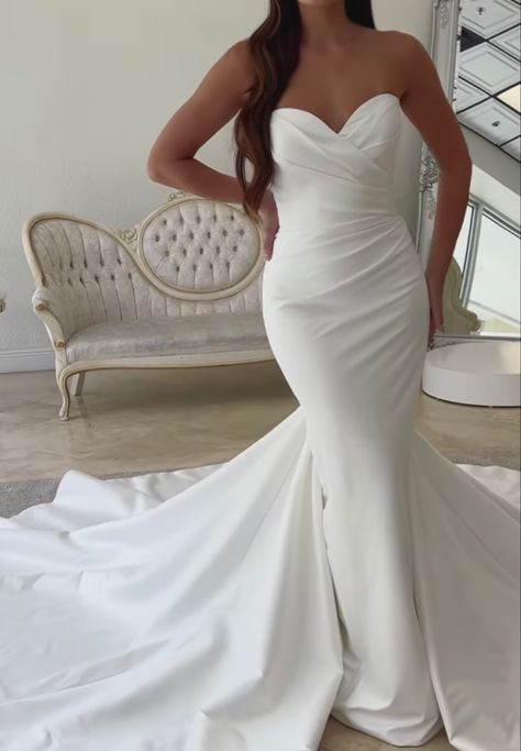 Fish Tail Wedding Gown, Fish Tail Wedding Dress, Renewal Dress, Wedding Dress Drawings, Vow Renewal Dress, Fishtail Wedding Dress, Bee Wedding, Simple Wedding Gowns, Fish Tail