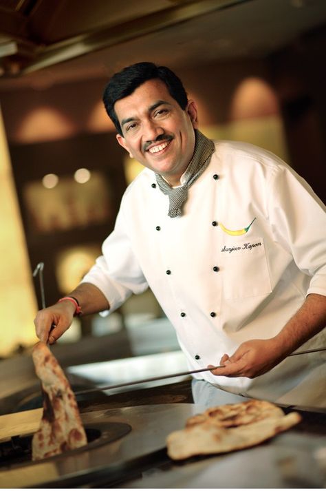 Amazing cook from India!! Chefs Recipes, Sanjeev Kapoor, Bread Roll, Top Chef, Chef Life, Chef Recipes, Photographing Food, How To Cook, Bon Appetit