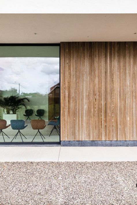 Product category: Timber cladding Wood type: HOTwood ash Profile: Fine line (QuickClip®) - SV3QC Finish: Pre-weathered wood Architect: Architectenbureau Hoet, Diksmuide Installation: Gamme bv, Diksmuide Photography: Andreas Vanhauwaert Fotografie, Kachtem #timber #clading #wood #office Larch Cladding, Cedar Cladding, Wood Facade, House Cladding, House Extension Design, Wood Cladding, Timber Cladding, Exterior Cladding, Minimalist Architecture