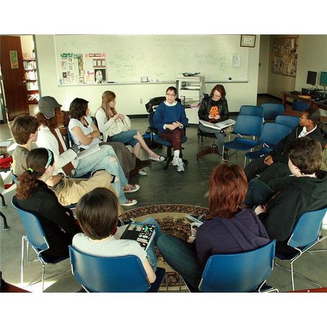 758px-Creative writing class-fine arts center (402690951) Writing Psychology, Socratic Seminar, Mystery Shopper, Teaching High School English, English Curriculum, Teaching Methodology, Bachelor's Degree, Master's Degree, Content Writer