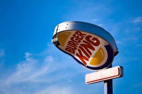 Fast-Food Workers Tell Their Craziest Drive-Thru Stories - Thrillist Funny Burger, Fast Food Workers, King Picture, The Meta Picture, How To Eat Less, Burger King Logo, Funny Puns, Burger King, Funny Humor