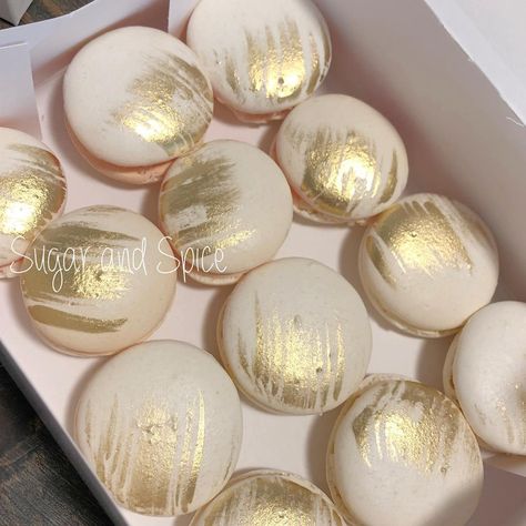 White Gold Macarons, White And Gold Macarons, Engagement Party Macarons, New Years Macarons, Green And Gold Macarons, Bridal Macarons, White And Gold Cookies, Golden Macarons, Gold Macaroons