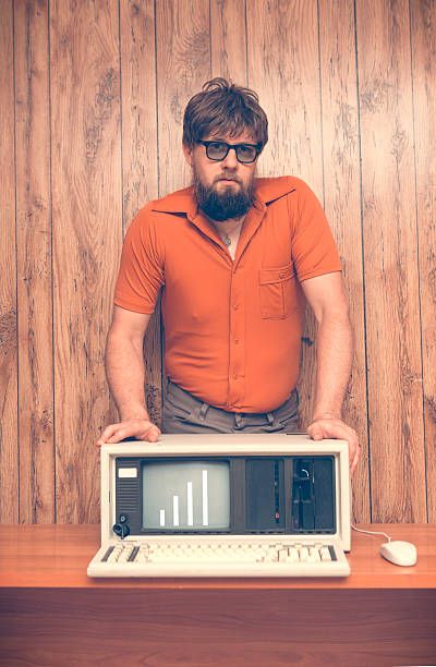 26 Vintage 1980s Office Worker With Old Computer Stock Photos, Pictures & Royalty-Free Images - iStock Eighties Style, Computer Humor, Retro Office, Office Cubicle, Tv Sets, Style Office, Flat Interior, Old Computers, Wooden Desk