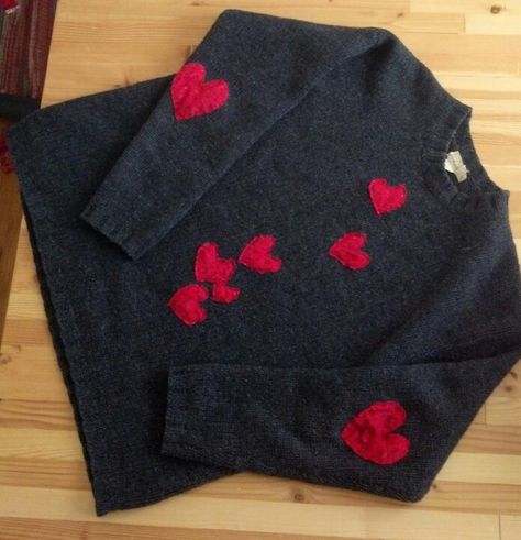 Moth-eaten sweater remake (patch) with elbow patches Sweater Patches, Clothing Alterations, Patch Cardigan, Upcycle Ideas, Sweater Refashion, Workshop Ideas, Altering Clothes, Knitted Wit, Diy Stuff