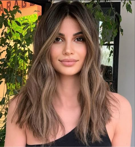 Natural Balayage On Brown Hair, Modern Brunette Hair, Brunette Balayage Hair Ashy Blonde, Darker Roots Brown Hair, Brunette With Beige Balayage, Dark Roots Light Brown Hair Balayage, Blonde Balayage Haircut, Sandy Beige Balayage On Dark Hair, Balayage Hair For Pale Skin