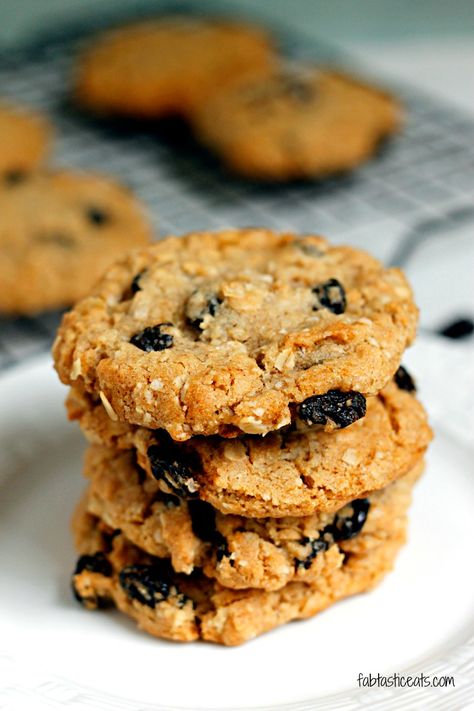 Crispy Oatmeal Raisin Cookies | Fabtastic Eats Crispy Oatmeal Raisin Cookies Recipe, Crispy Oatmeal Raisin Cookies, Crunchy Cookies Recipe, Cookie Recipes Oatmeal Raisin, Crispy Cookies, Chocolate Bread, Crunchy Cookies, Oatmeal Raisin Cookies, Raisin Cookies