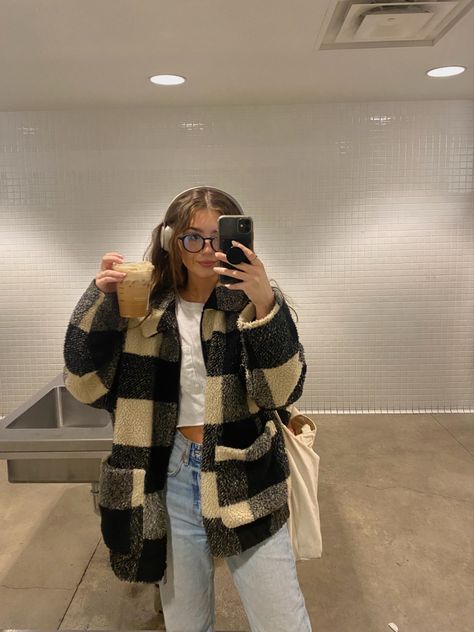 Fuzzy Plaid Jacket Outfit, Oversized Flannel Jacket Outfit, Fuzzy Flannel Jacket Outfit, Big Flannel Jacket Outfit, Fluffy Flannel Jacket Outfit, Thick Flannel Outfit, Flannel Jacket Outfit Women, Flannel Outfits For Women Winter, Oversized Teddy Coat Outfit