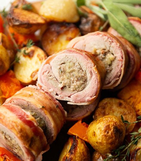 Stuffed Pork Tenderloin Wrapped in Bacon Tenderloin Wrapped In Bacon, Fillet Recipes, Roast Dinner Recipes, Apple Stuffing, Loin Recipes, Apple Pork Tenderloin, Bacon Wrapped Pork Tenderloin, Bacon Wrapped Pork, Roasted Pork Tenderloins