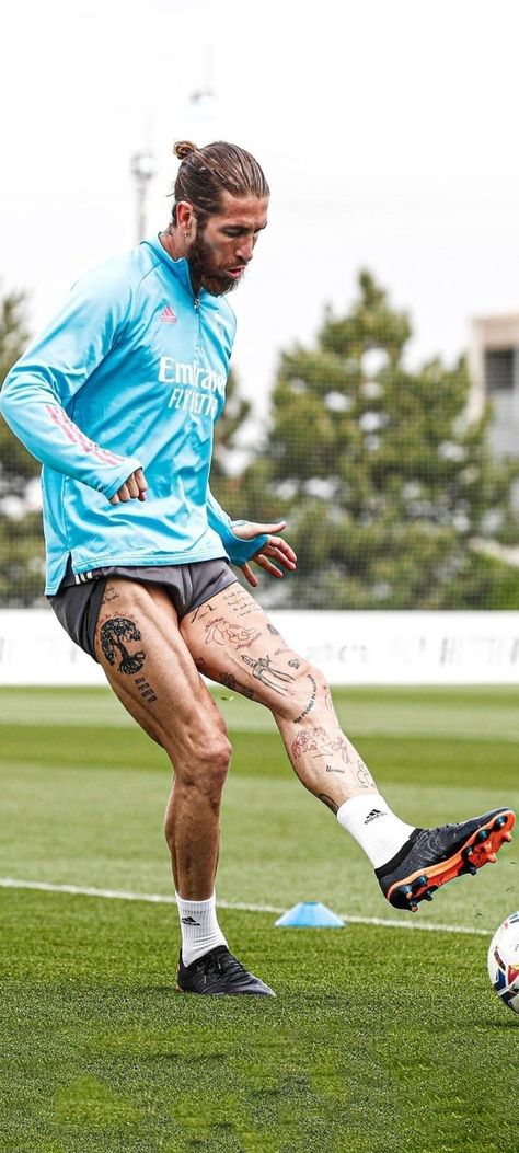 Soccer Players Tattoos, Soccer Player Tattoos, Football Or Soccer, Team Goals, Cool Arm Tattoos, Leg Tattoo Men, Association Football, Small Tattoos For Guys, Soccer Stars