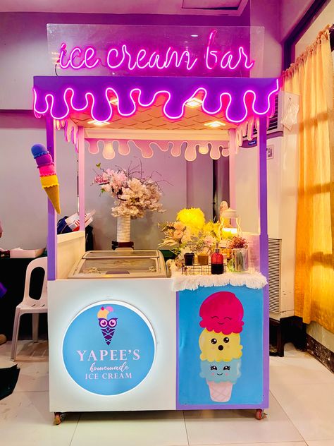 Ice Cream cart suitable in any occasion. Ice Cream Cart Ideas, Ice Cream Stand Ideas, Ice Cream Cart Design, Ice Cream Shop Ideas, Ice Cream Booth, Ice Cream Stall, Ice Cream Kiosk, Donat Glaze, Ice Cream Carts