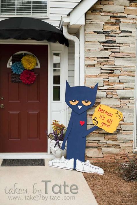 Pete the Cat: I Love My White Shoes | CatchMyParty.com I Love My White Shoes, Book Birthday Party, Education Worksheets, Book Birthday Parties, Cat Themed Parties, Pete The Cats, Jan Brett, Flannel Friday, Flannel Boards