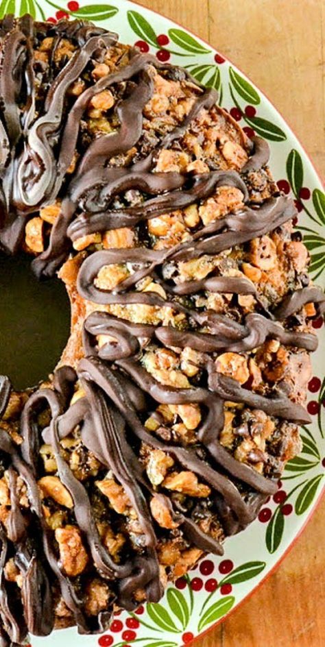 festive chocolate chip coffee cake Chocolate Chip Coffee Cake, Nuts And Chocolate, Crumb Cakes, Best Hacks, Coffee Cakes, Coffee Cake Recipes, Bundt Cakes, Breakfast Breads, Coffee Cake