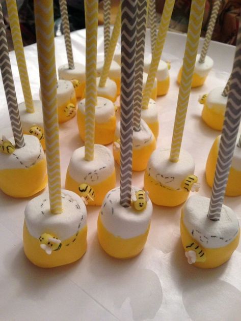 Winnie The Pooh Treats Party Ideas, Winnie The Pooh Marshmallow Pops, Winnie The Pooh Birthday Treats, Honey Bee Baby Shower Food Ideas, Winnie The Pooh Baby Shower Ideas Desert, Winnie The Pooh Treat Table, Bee Party Food Ideas, Winnie The Pooh Baby Shower Treats, Winnie The Pooh Treats