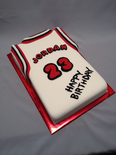 Michael Jordan Cake, Basketball Cake Pops, Michael Jordan Birthday, Basketball Birthday Cake, Jordan Cake, Jordan Gift, Jersey Cake, Cake Basket, Basketball Theme Party