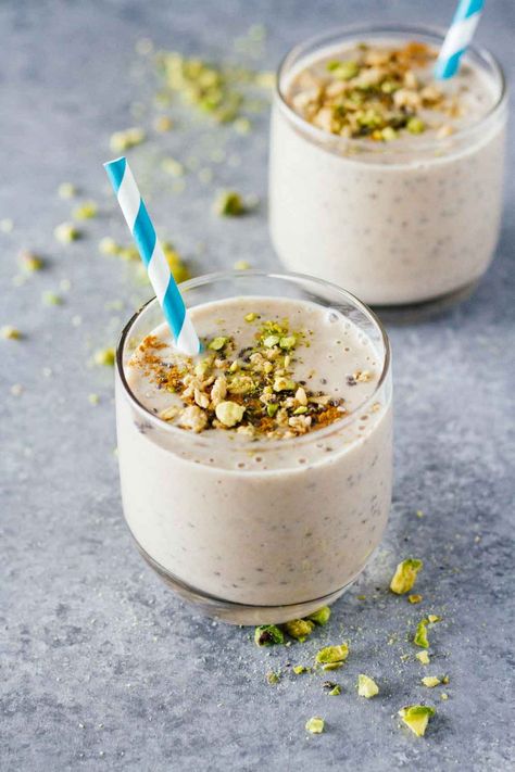 Chia Seed Smoothie Recipes, Vegetarian Smoothies, Cashew Smoothie, Smoothie Jar, Chia Smoothie, Smoothie Banana, Chia Seed Drinks, Cinnamon Smoothie, Super Healthy Smoothies