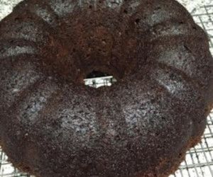 Darn Good Chocolate Cake Good Chocolate Cake, Duncan Hines Cake, Chocolate Desserts Cake, Amazing Chocolate Cake Recipe, Dark Chocolate Fudge, Cake Photos, Caramel Frosting, Chocolate Bundt Cake, Bundt Cake Pan