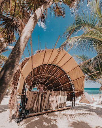 Dj Stage Design Outdoor, Outdoor Dj Booth Ideas, Tulum Dj Booth, Tropical Dj Booth, Beach Dj Booth, Dj Set Design, Beach Stage Design, Festival Dj Booth, Outdoor Dj Booth