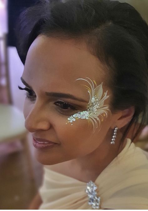 Face Painting Ideas Adults, Face Paint Designs For Adults, Wedding Face Paint, Face Painting Glitter, Face Paint With Glitter, Wedding Face Painting, Glitter Face Paint Ideas, Face Glitter Art, Facial Glitter Ideas