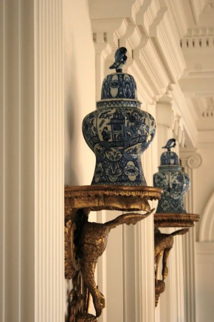 Eye For Design: Decorating With Wall Sconce Shelves Chinoiserie Decor, Blue Vases, Chateau Hotel, Interesting Interiors, White Ginger Jars, Chinoiserie Chic, Decorating Shelves, Blue And White China, White China