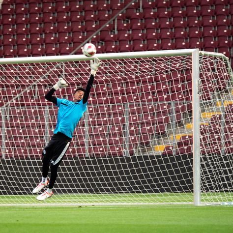 The goal keeper Steven Deana of FC Lugano is practice the day before the Europa League playoff Goal Keeper, Europa League, The Goal, Premier League, The Day, Football, Collage, Pins, Quick Saves