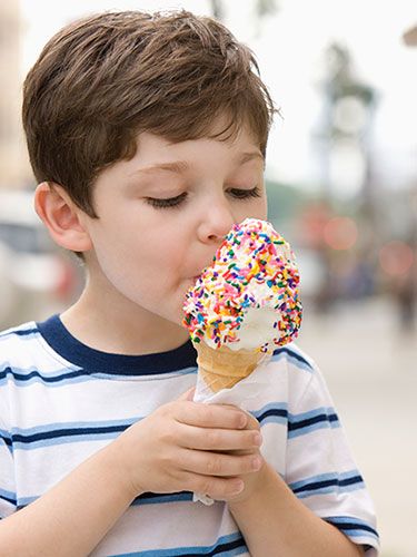 The 7 Worst Summer Foods for Kids - WomansDay.com Summer Foods For Kids, Summer Food Kids, Lunch Foods, Ice Cream Kids, Lean Chicken, Healthy Food Habits, Summer Foods, Ice Cream Day, Eating Ice