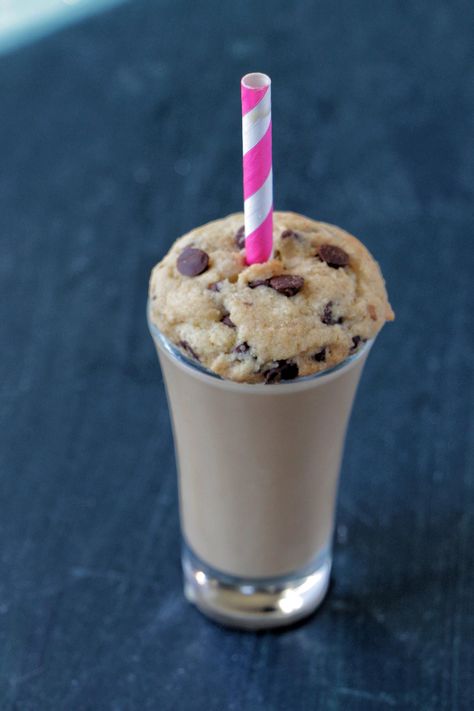 I'm obsessed with drinking Dough Ball cookie dough whiskey. There are so many delicious cocktail recipes that you can make with this spirit. I'm so glad I found this resource with over 20+ cocktail, mixed drink, and shot recipes. Cookie Dough Whiskey, Whiskey Mixed Drinks, Whiskey Ice Cream, Easy Shot Recipes, Whiskey Drinks Recipes, Easy Cookie Dough, Shooter Recipes, Homemade Peanut Butter Cookies, Whiskey Recipes