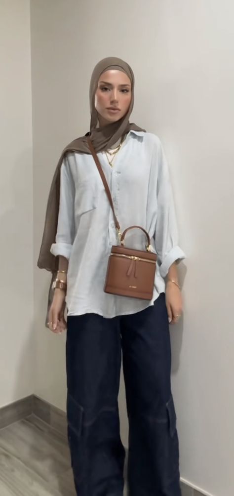 Modest Travel Outfit Hijab, Hjab Clothes Summer, Hijabi Business Casual, Muslim Outfits Casual Summer, Summer Hijab Outfits Casual, Modest Airport Outfit, Hijabi Style Summer, Modest Travel Outfit, Hijabi Summer Outfits Casual