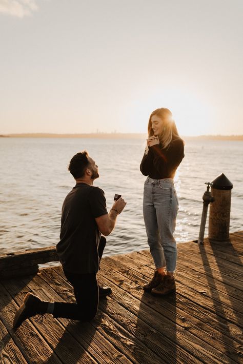 Surprise Engagement Photos, Surprise Proposal Pictures, Engagement Proposal Photos, Cute Proposal Ideas, Proposal Photoshoot, Proposal Pictures, Cute Engagement Photos, Couple Engagement Pictures, Surprise Engagement