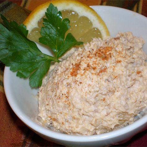 Fish Dip Recipe, Smoked Tuna Dip, Fish Tilapia, Fish Dip, Smoked Fish Dip, Tuna Dip, Pepperoni Dip, Smoked Tuna, Chips Dip