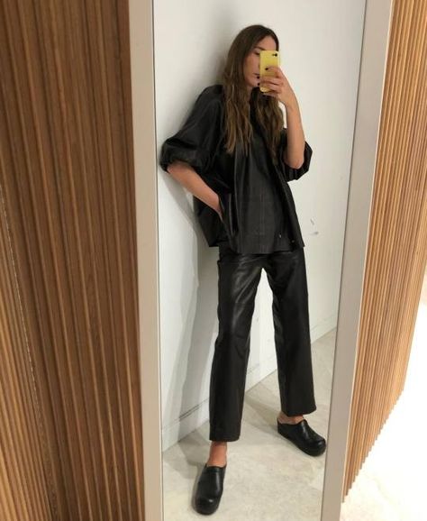 Black Clogs Outfit, Clog Outfit, Clogs Outfit, Black Clogs, Inspiration Style, Mode Inspiration, Black Outfit, Autumn Winter Fashion, Access Denied