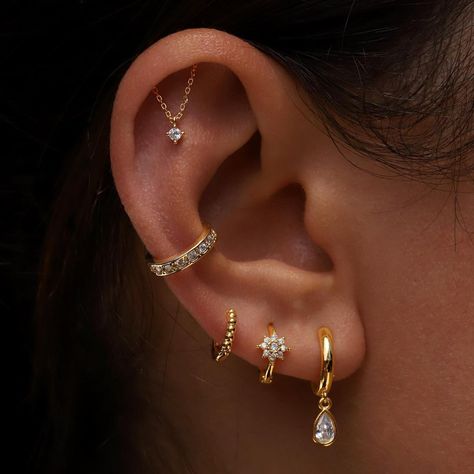 Hanging Helix Piercing, Minimalist Ear Piercings, Piercing Inspiration, Ear Peircings, 2024 Board, Types Of Ear Piercings, Earring Inspo, Cool Ear Piercings, Pretty Ear Piercings