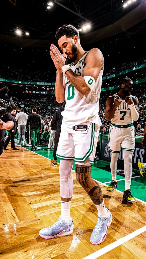 Celtic Basketball Wallpaper, Basketball Wallpaper Celtics, Jason Tatum Wallpaper Iphone, Jason Tatum Wallpaper, Jayson Tatum Dunk, Jayson Tatum Aesthetic, Boston Celtics Wallpapers, Nba Players Wallpaper, Jayson Tatum Wallpaper