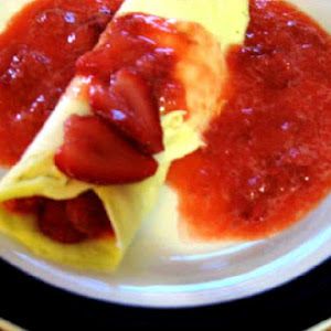 Serve brunch in style with delicious strawberry crepes or customize with other fruits! Strawberry Crepes Recipe, Hgc Diet, Hcg Meals, Hcg Phase 3, Omni Diet, Hcg Phase 2, Strawberry Crepes, Crepes Recipe, Hcg Recipes