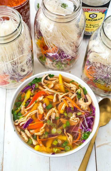 Mason Jar Instant Noodles, Jar Instant Noodles, Soup Mason Jar, Packable Meals, Mason Jar Soup, Mason Jar Lunch, Soup In A Jar, Lunch Prep, Mason Jar Meals