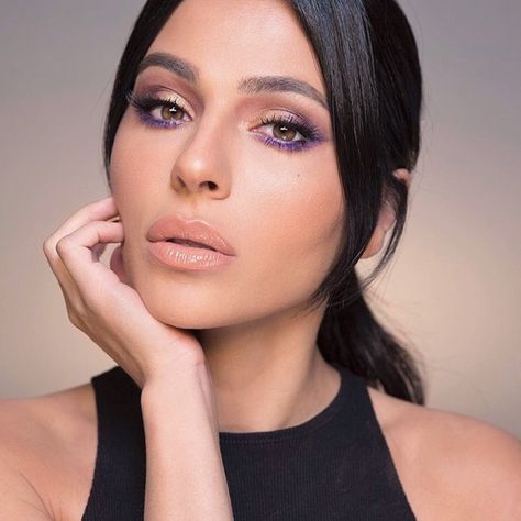 Soft glam with a pop of color. 💜 inspo via Teni Panosian. Purple Mascara Brown Eyes, Teni Panosian Makeup, Eyeliner For Small Eyes, Eyeliner Brown Eyes, Teni Panosian, Purple Eye Makeup Tutorial, Purple Mascara, Makeup For Small Eyes, Purple Eyeliner