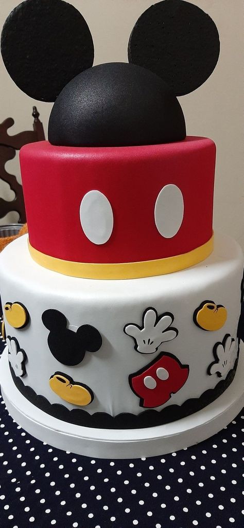 Bolo Do Mickey Mouse, Shopping Cake, Simple Cake Design, Mickey Birthday Cakes, Pretty Cake Ideas, Γενέθλια Mickey Mouse, Mickey Mouse Cakes, Mickey Mouse Birthday Decorations, Mickey First Birthday